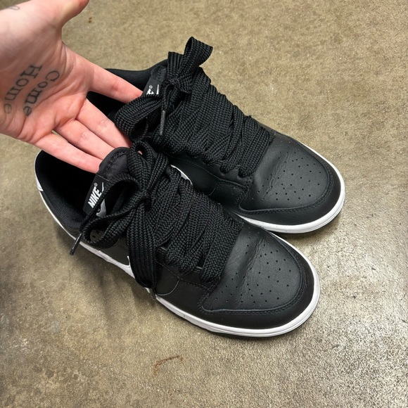 Nike Dunks - Picture 2 of 4